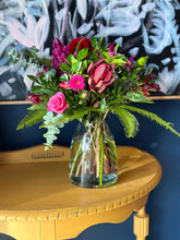 Load image into Gallery viewer, Vase Arrangement
